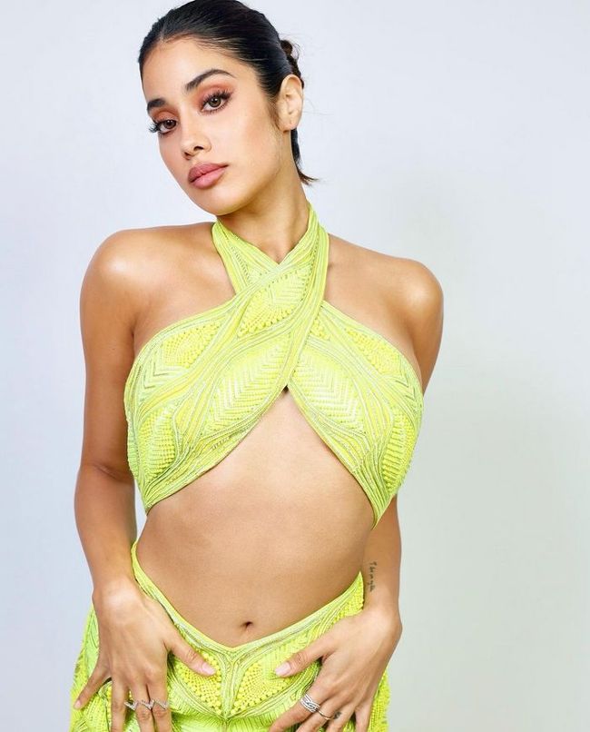 Staggering Poses Of Janhvi Kapoor
